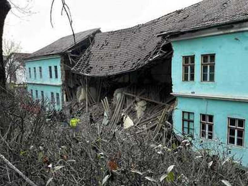 Tragedia de la Odorheiu Secuiesc. Elevii din internatul prăbușit au văzut cum pereții încep să crape, dar nu au mai avut timp să iasă