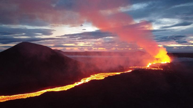Un vulcan a erupt în Islanda. Aproximativ 4.000 de persoane au fost evacuate