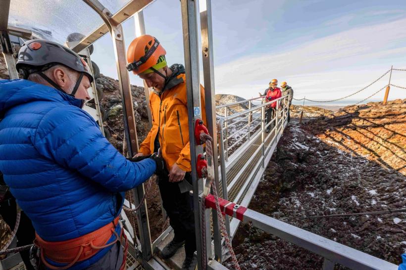 Un vulcan a erupt în Islanda. Aproximativ 4.000 de persoane au fost evacuate 18875856