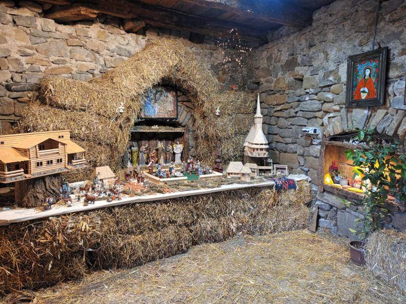 Școala altfel, la colindat, prin sat 18876060