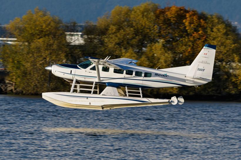 Un avion cargo Cessna a zburat peste 80 de kilometri fără pilot la bord, controlat de la distanță