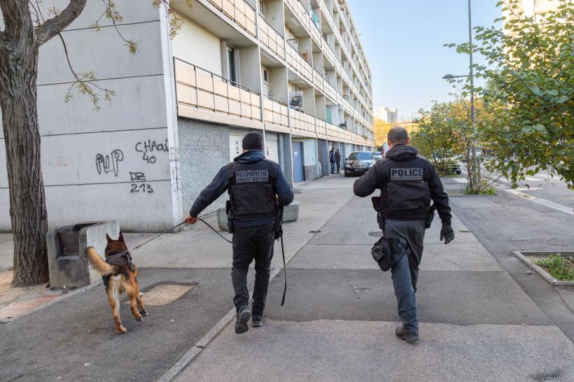 Cinci persoane au fost reținute în Franța în cadrul unei operațiuni antiteroriste 18876529