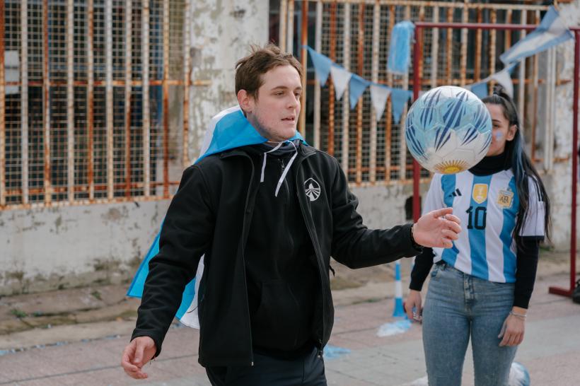 Etapa finală a sezonului 6 America Express începe în această seară: echipele se înfruntă pe terenul de fotbal, în orașul lui Leo Messi 18876723