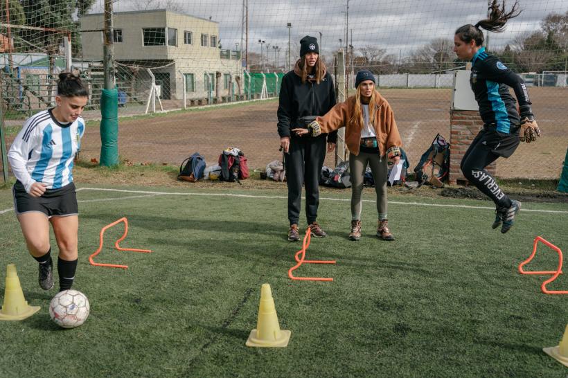 Etapa finală a sezonului 6 America Express începe în această seară: echipele se înfruntă pe terenul de fotbal, în orașul lui Leo Messi 18876726
