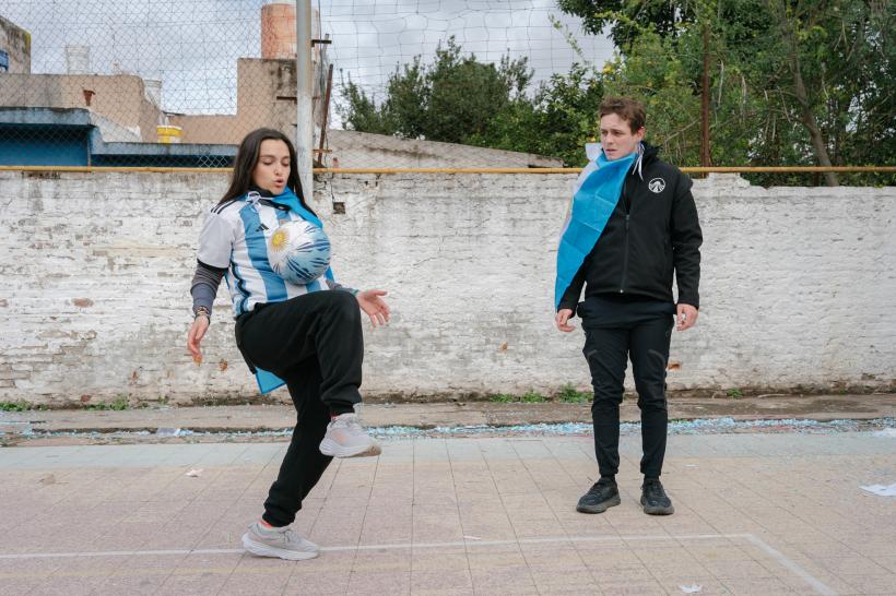 Etapa finală a sezonului 6 America Express începe în această seară: echipele se înfruntă pe terenul de fotbal, în orașul lui Leo Messi 18876729