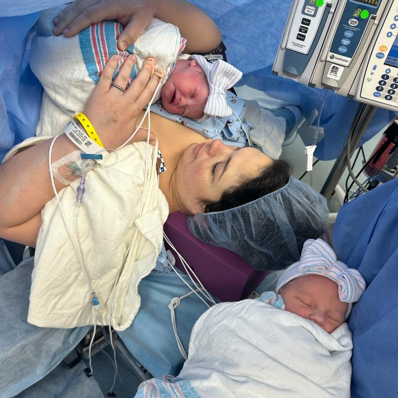 Minune medicală de Crăciun: O femeie a născut două fete gemene, la o zi distanță. Cum a fost posibil? 18876657