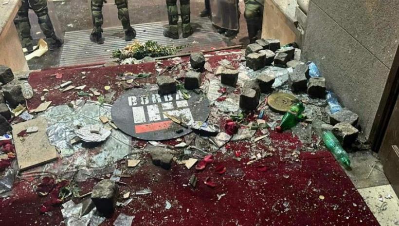 Proteste violente: De Crăciun, sârbii au asediat primăria, la Belgrad. 35 de persoane reținute 18876780