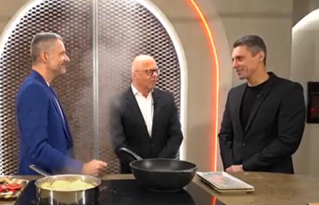 Mircea Badea și Adrian Ursu, poveștile copilăriei, nespuse în public, la o mâncare cu gutui. ”Mâncam bomboanele pe care le strângea bunica – Dumnezeu s-o ierte – pentru colivă” 18876862