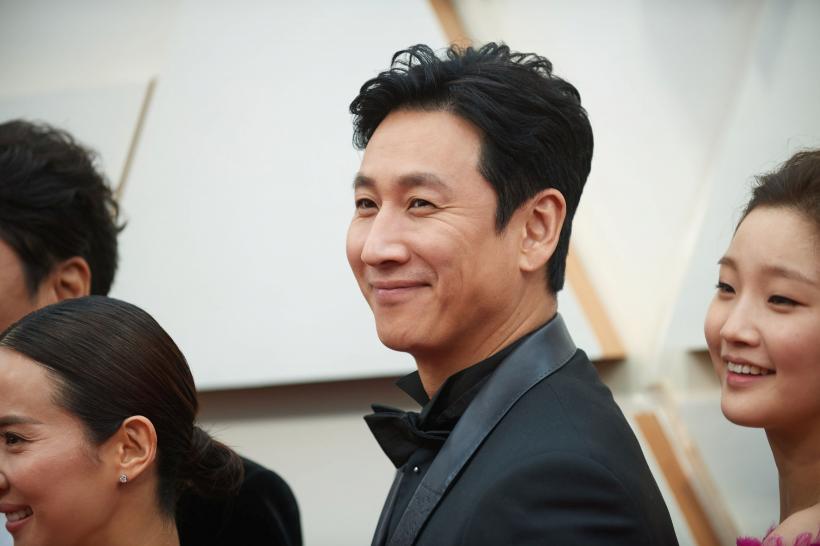 Actor cunoscut din filmul premiat cu Oscar „Parazit”, găsit mort într-o parcare. Anchetatorii suspectează că s-a sinucis 18877056