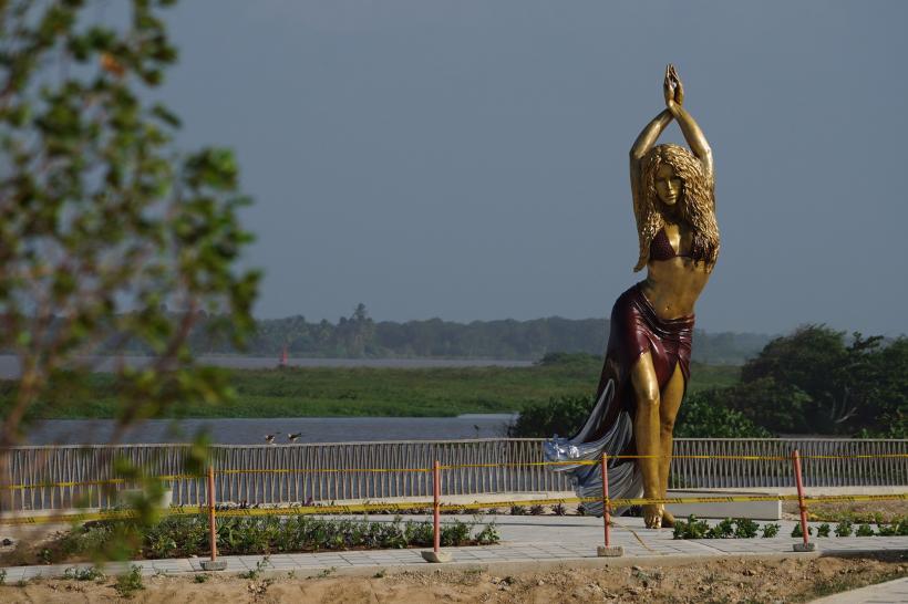 Statuie sexy pentru Shakira, în oraşul său natal din Columbia
