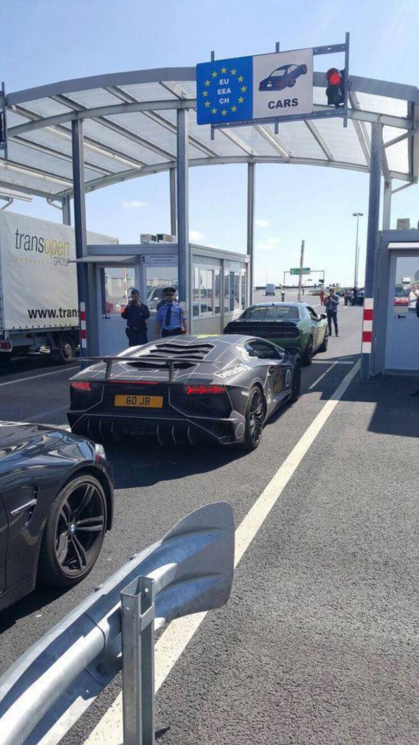 Aproape 200.000 de oameni au trecut frontiera României în ultima zi de Crăciun 18877244