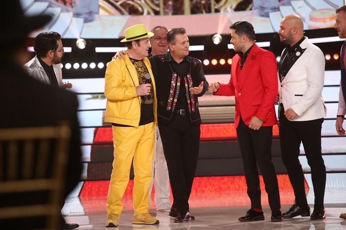 Revelionul cel neBUN aduce la Antena 1 zeci de vedete, care se întrec în cel mai tare concurs de revelioane. Liviu şi Andrei împreună cu Nea Mărin, gazdele show-ului din noaptea dintre ani 18877262