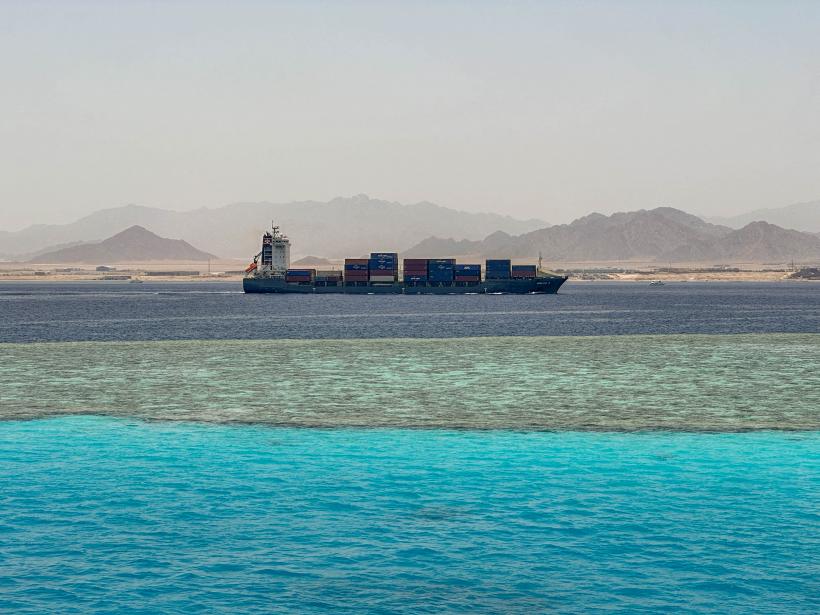 Transportul maritim se reia prin Canalul Suez în Marea Roșie