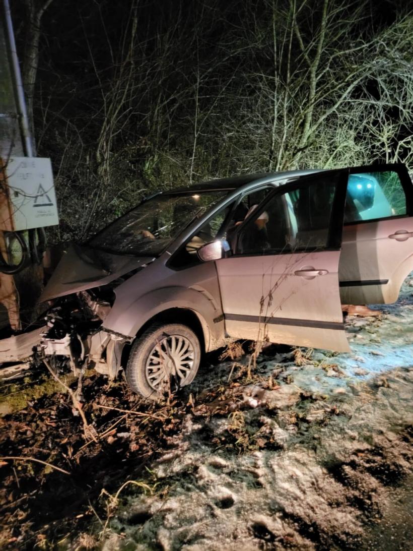 Accident grav în județul Cluj. Șase persoane, printre care doi copii, au fost rănite 