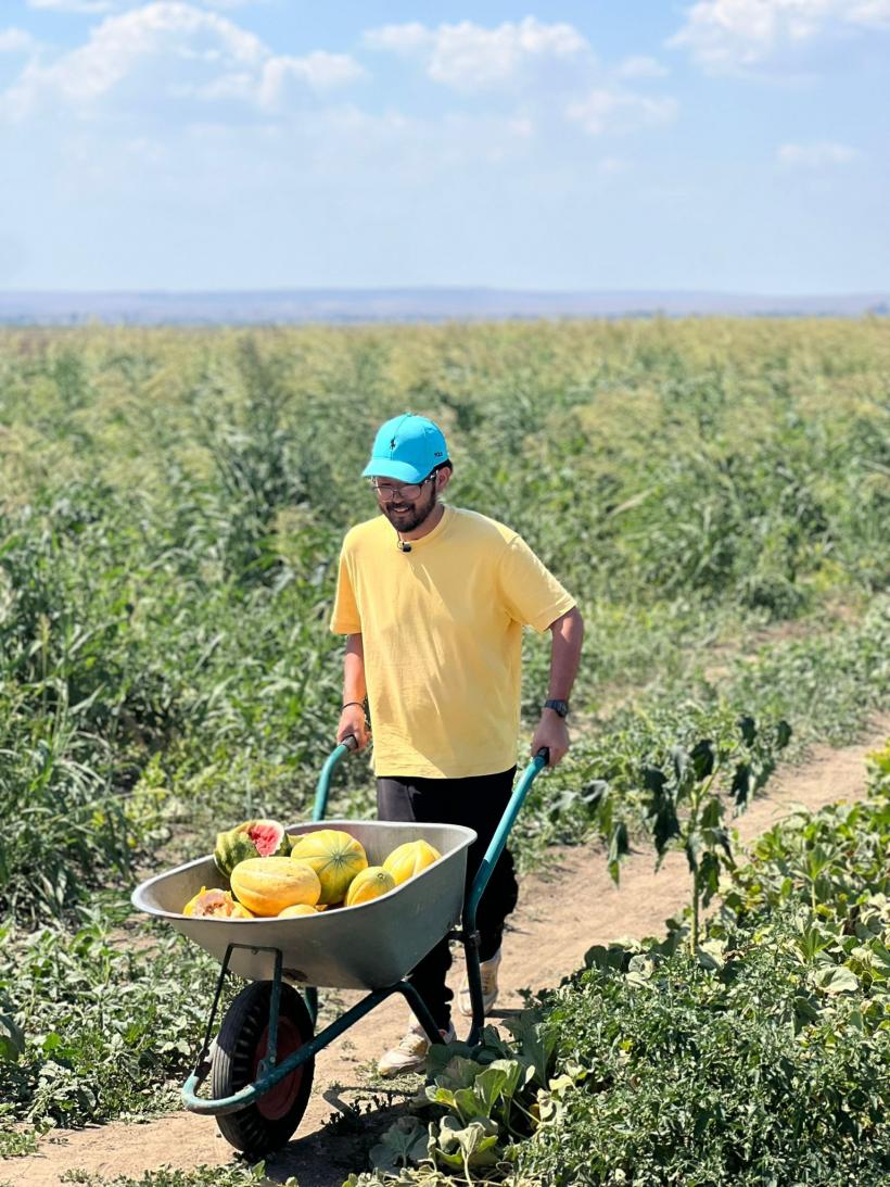 Nea Marin revine cu o nouă invitație pentru telespectatori: Poftiți pe la noi: Poftiți în Dobrogea! Sezonul 10 va avea premiera pe 8 ianuarie, de la 20:30, pe Antena 1 18878019