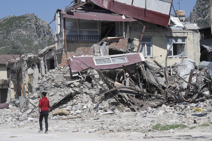 Bilanțul deceselor după cutremurul din Japonia a crescut la cel puțin 126