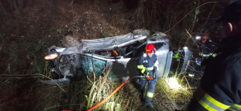 Accident groaznic la Sibiu: Cinci persoane au fost rănite după ce o mașină s-a răsturnat pe DN1