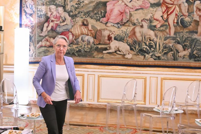 Premierul Franței și-a dat demisia
