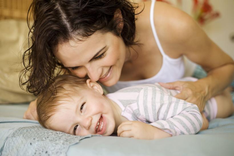 Relația mamă-copil în primii ani de viață. Neurologul Constantin Dulcan: „Un copil nu știe să vadă decât pe mama”