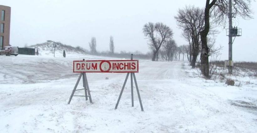 Școli închise din cauza ninsorilor într-un mare județ al României. Elevii vor sta mâine acasa