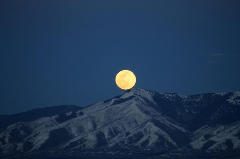 Trei Semne Zodiacale, cel mai puțin afectate în timpul Lunii Noi din 11 ianuarie. „Energia noii luni oferă oportunitatea de a reseta”