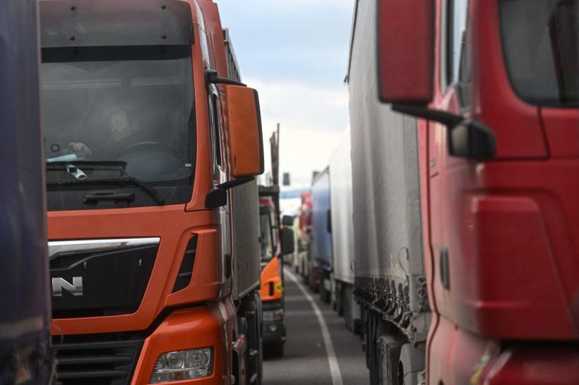 Protestul transportatorilor rutieri blochează traficul pe A1 București-Pitești