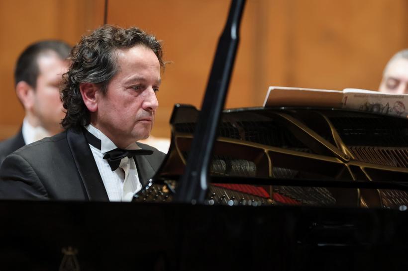 Stravinski/Mozart/Mendelssohn, sub bagheta dirijorului britanic Christopher Warren-Green pe scena Sălii Radio 18879081