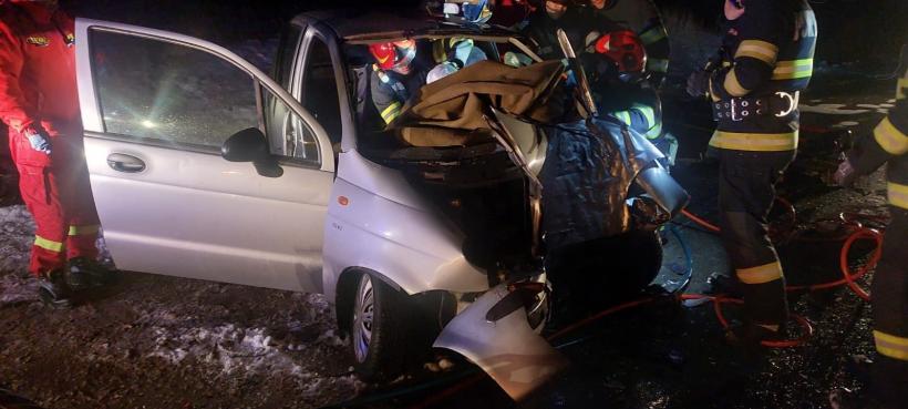 A intrat cu mașina într-un copac de pe marginea drumului, la Ipotești 18879281