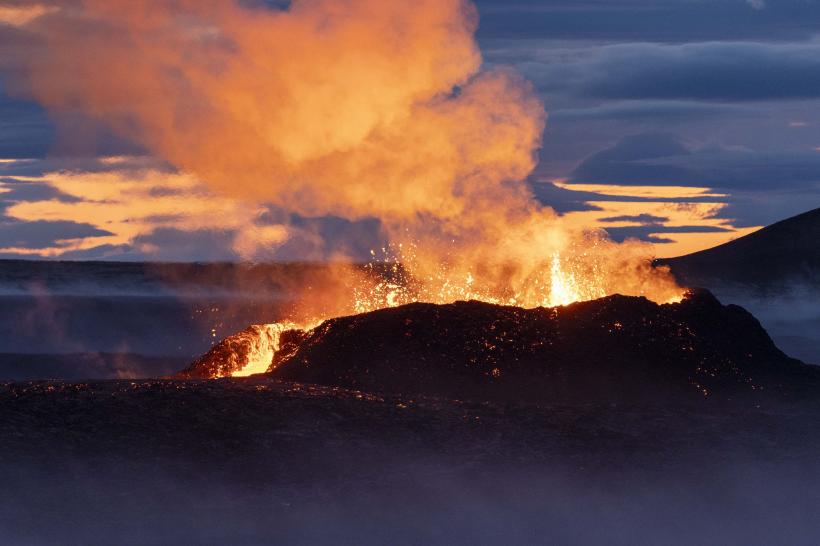 Islanda afectată de erupția unui vulcan din sud-vestul peninsulei