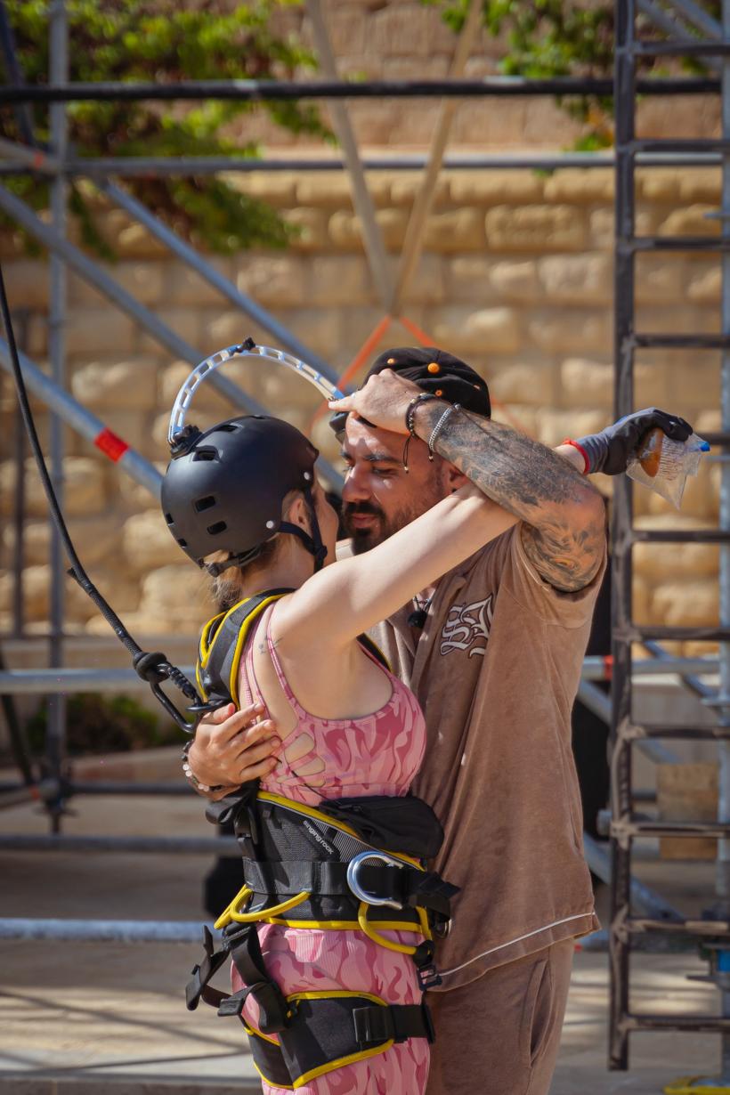 Emi (Noaptea Târziu), despre soția lui, Mădălina, la probele solicitante de la Power Couple România: „Am fost uluit de curajul ei în situații prin care nu mai trecuse” 18879680