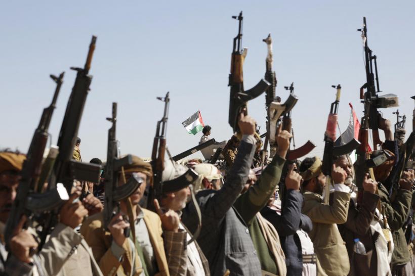 Un avion american a doborât o racheta care viza un distrugător al Marinei SUA în Marea Roșie 18879604