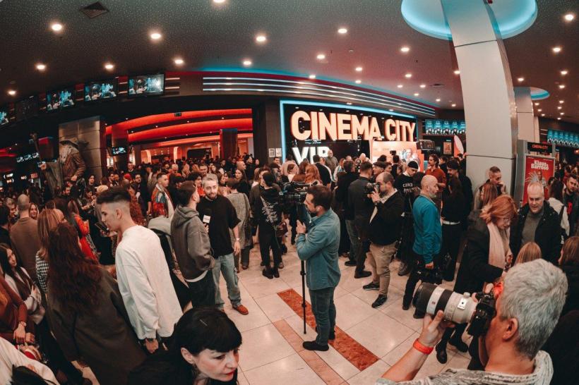 Comedia Klaus & Barroso, cu Cosmin „Micutzu” Nedelcu și Adrian Nicolae, este în cinematografe! 18879943