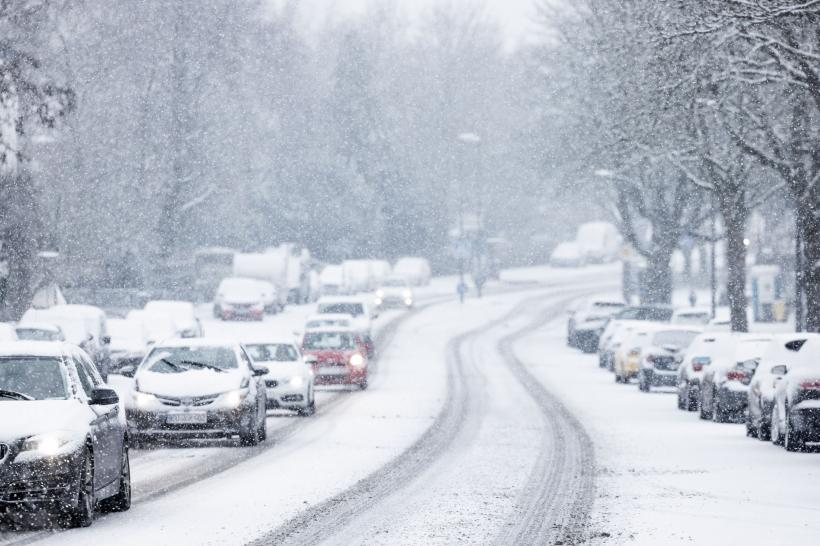 Ploaia înghețată și ninsorile abundente îngreunează călătoriile cu avionul și trenul în Europa 18880117