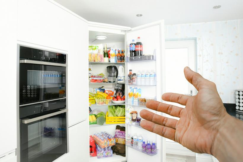 Atenție la frigider. O greșeală banală îți crește prețul facturii la electricitate