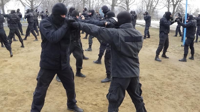 Puşcaşii marini ai SUA instruiesc trupele moldovene de intervenţie în domeniul antiterorist 18880290