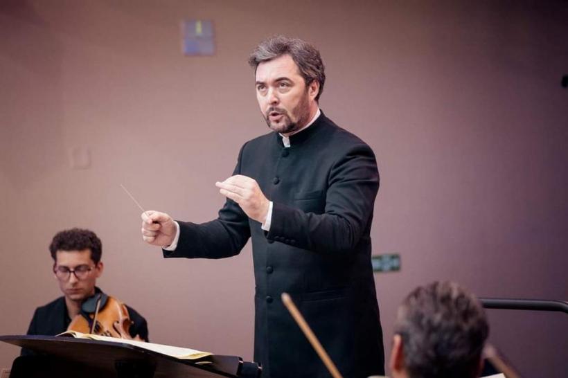 Concert Aniversar Mozart – Verdi, pe scena Filarmonicii Pitești sub bagheta dirijorală a lui Cătălin Toropoc