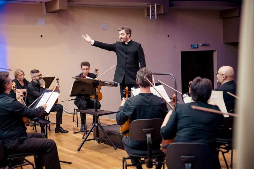 Concert Aniversar Mozart – Verdi, pe scena Filarmonicii Pitești sub bagheta dirijorală a lui Cătălin Toropoc 18880238