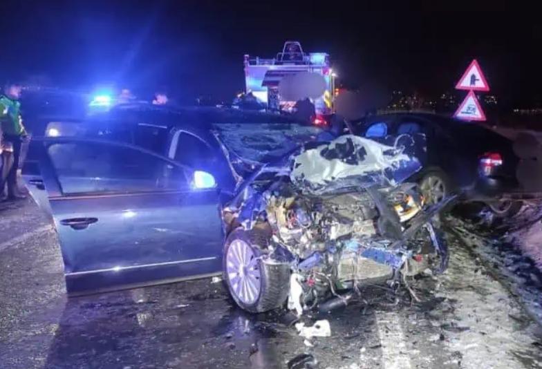 Două drumuri naționale blocate, în urma unor accidente rutiere. O tânără de 25 de ani a murit 18880713