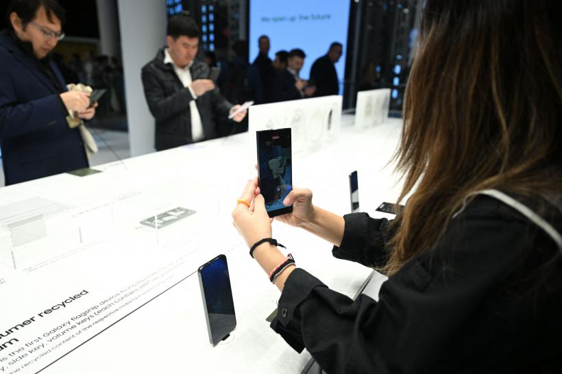 Samsung îți oferă funcții bazate pe inteligență artificială. Ce promite seria Galaxy S24