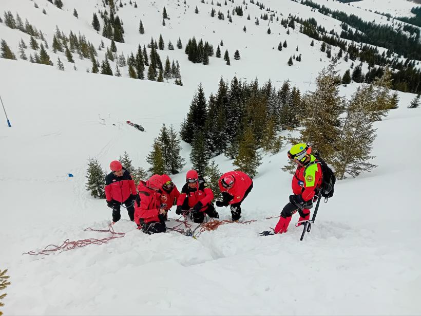 Zile de foc pentru salvamontiști: Peste 100 de persoane au fost salvate de pe munte 18880628