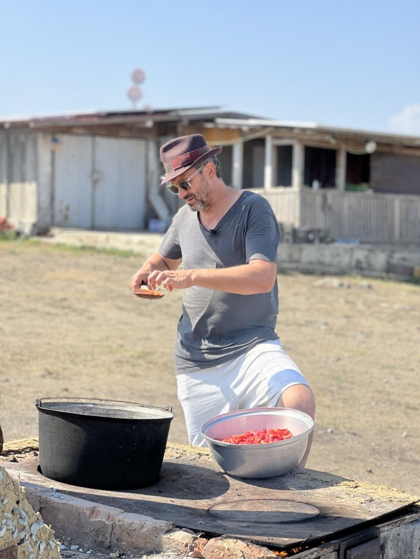 Ilona Brezoianu, Nicolai Tand, Marian Capet și Radu Bucălae fac echipă în cea de-a treia ediție a sezonului 10 Poftiți pe la noi! 18880857