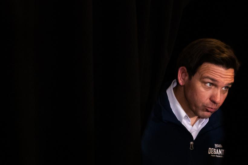 Ron DeSantis s-a retras din cursa pentru președinția SUA și anunță că îl sprijină pe Donald Trump 18880750