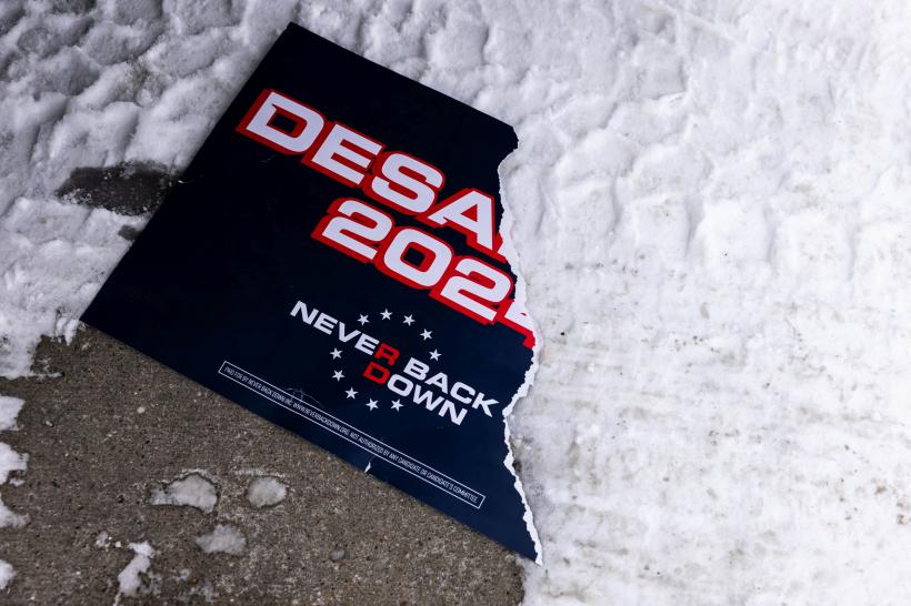 Ron DeSantis s-a retras din cursa pentru președinția SUA și anunță că îl sprijină pe Donald Trump 18880751