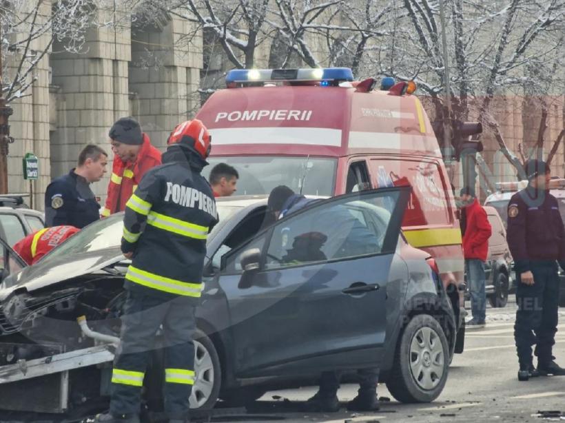 Accident grav în fața Parlamentului! 18880992