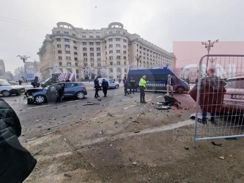 Accident grav în fața Parlamentului! 18880996