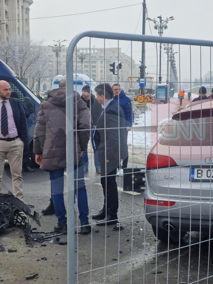 Accident grav în fața Parlamentului! 18880999