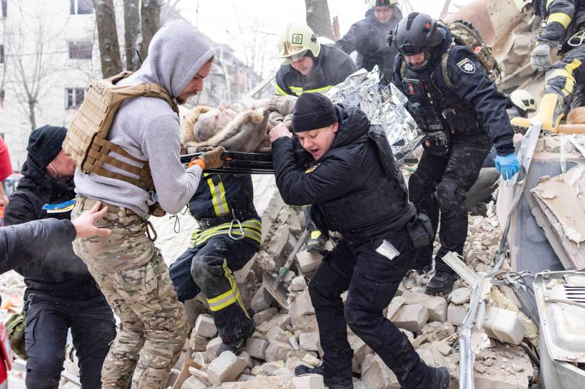 Zelenski susține că 18 persoane au murit în urma atacurilor din Kiev și Herson