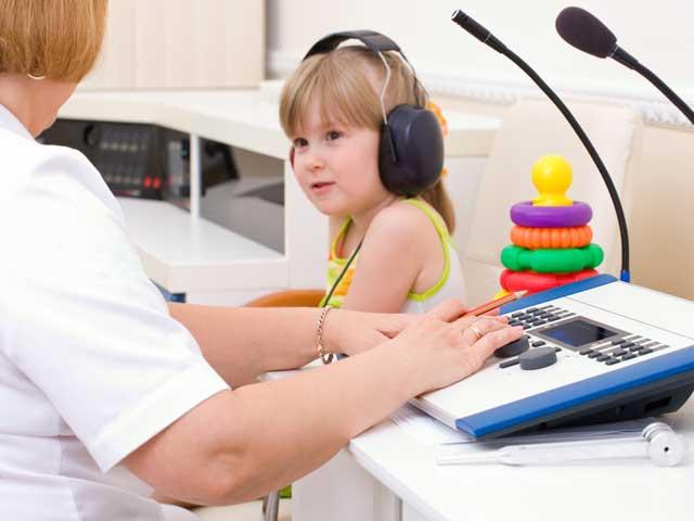 Terapia genetică experimentală permite copiilor cu surditate ereditară să audă