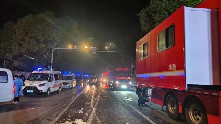 Tragedie în China: cel puțin 39 de oameni au murit într-un incendiu izbucnit într-un magazin 18881297