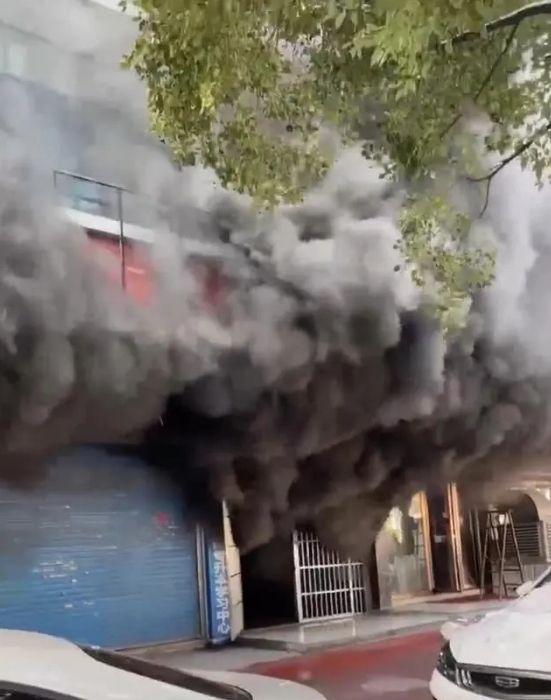Tragedie în China: cel puțin 39 de oameni au murit într-un incendiu izbucnit într-un magazin